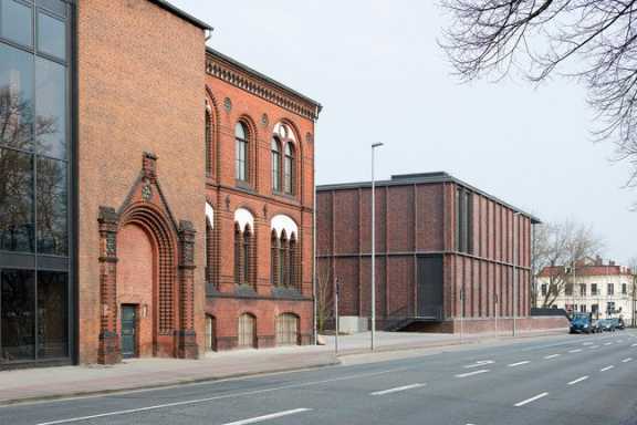 Aussenansicht Alt- und Neubau