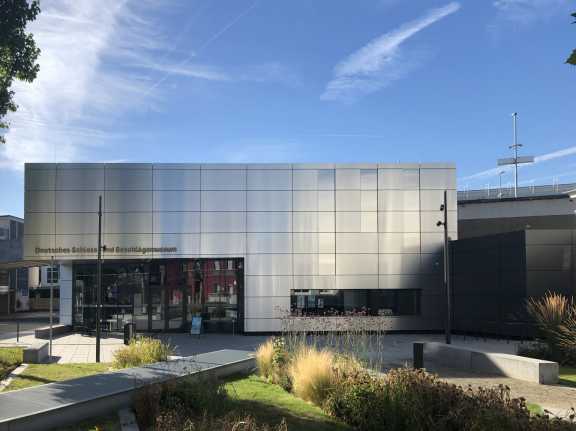 Aussenansicht Deutsches Schloss- und Beschläge Museum